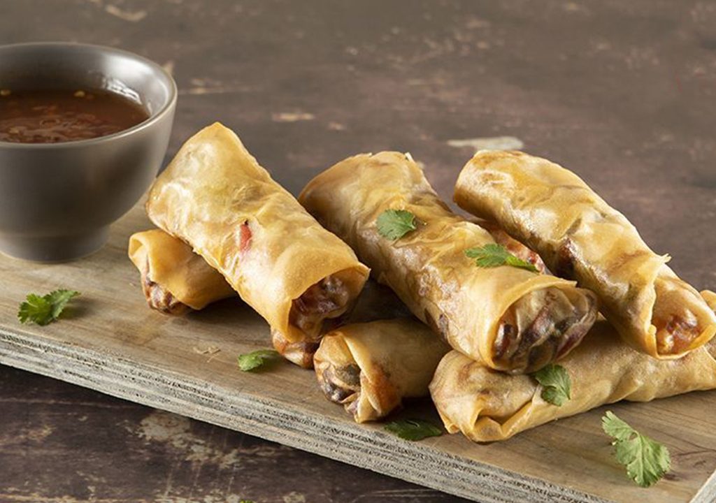 Spring Rolls με σάλτσα γλυκιάς πιπεριάς